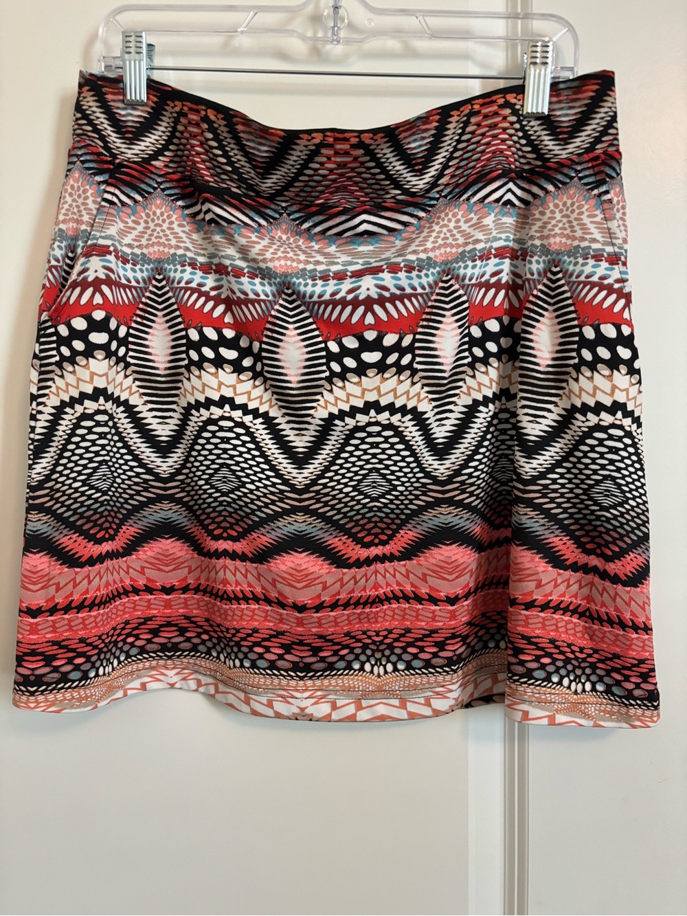 Sport Haley Printed Coral and Black A-Line Skort w/Pockets. Size Large